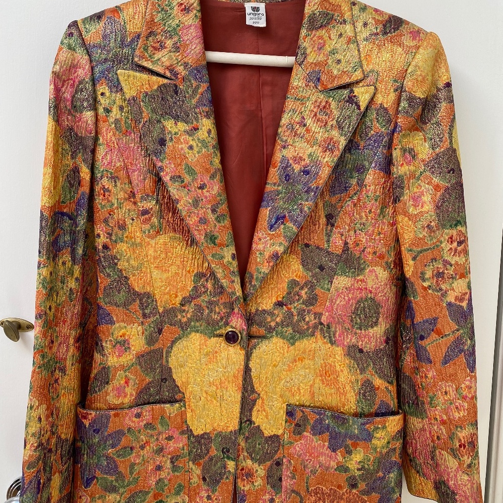 UNGARO VINTAGE CLASSIC GOLD WITH PURPLE AND RED SKIRT AND BLAZER LAPEL SUIT